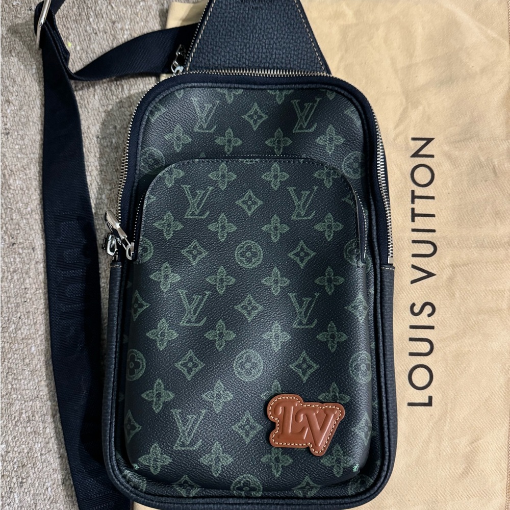 LOUIS VUITTON limited edition Fall Avenue Sling Bag Body Monogram Canvas...